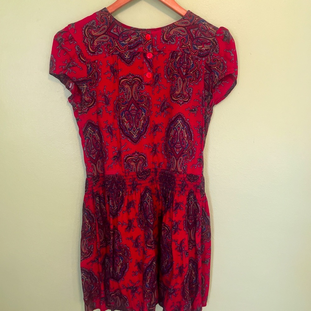 Vintage Red paisley cap sleeve mini dress. Elastic waist.